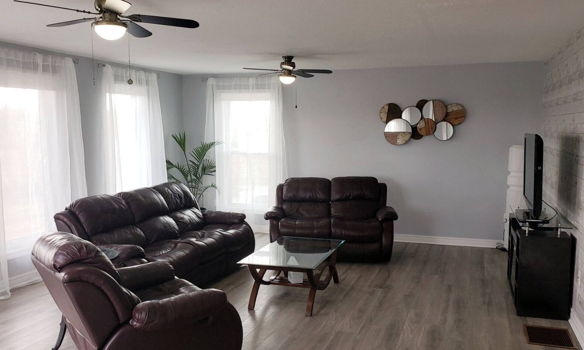 Niagara Falls Apartment | Central, peaceful location