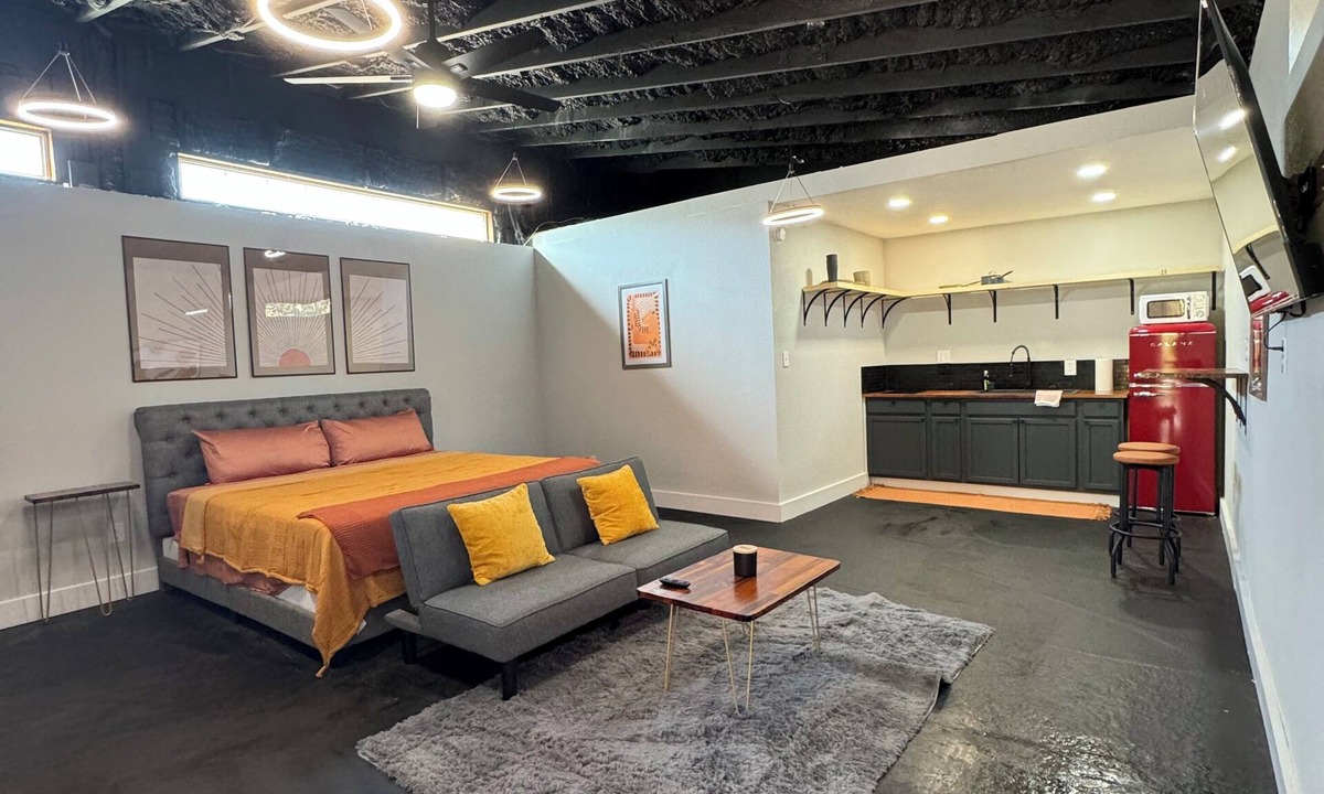 Florida Panhandle House | Central Pensacola Studio, Groovy & Spacious