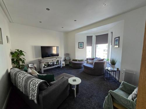 Moffat House | Central Portrush Townhouse available for Open Golf