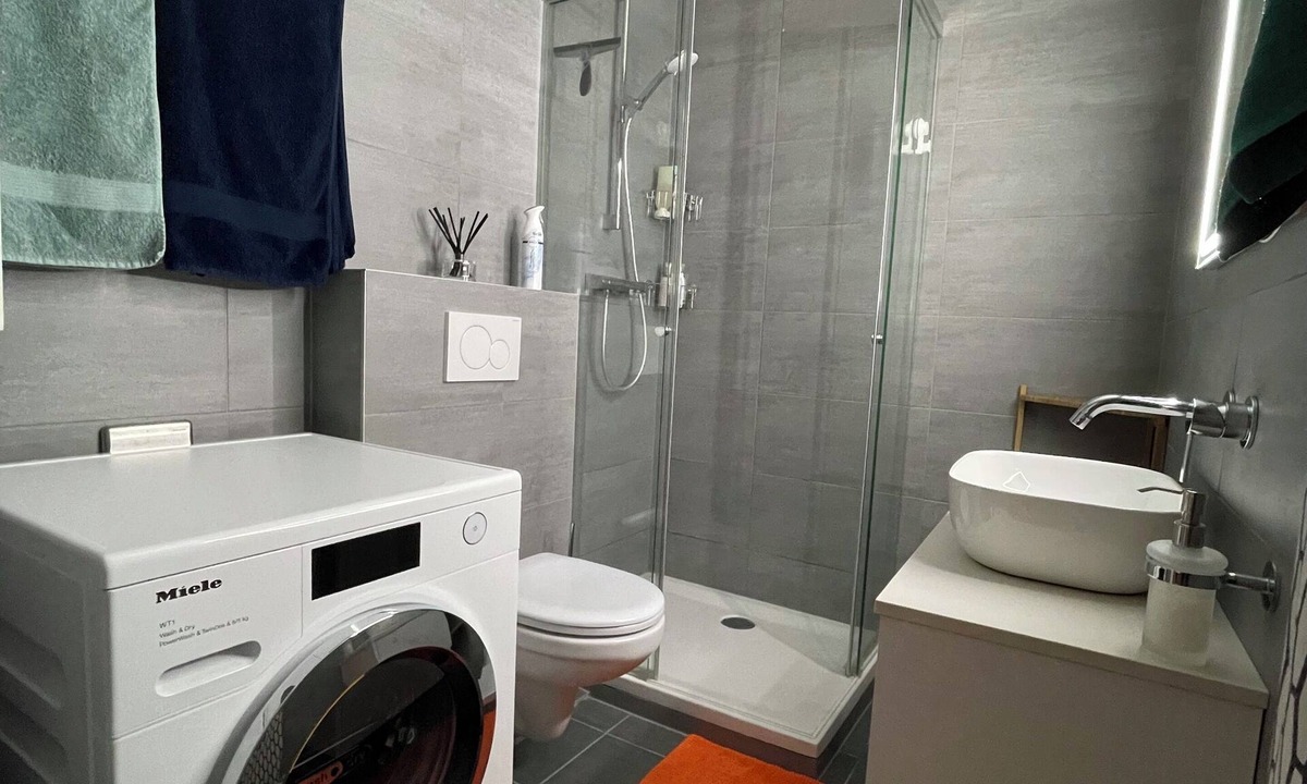 Noes Apartment | Central & quiet 1-bed flat - parking/pool/WiFi/balcony/4' to gondola