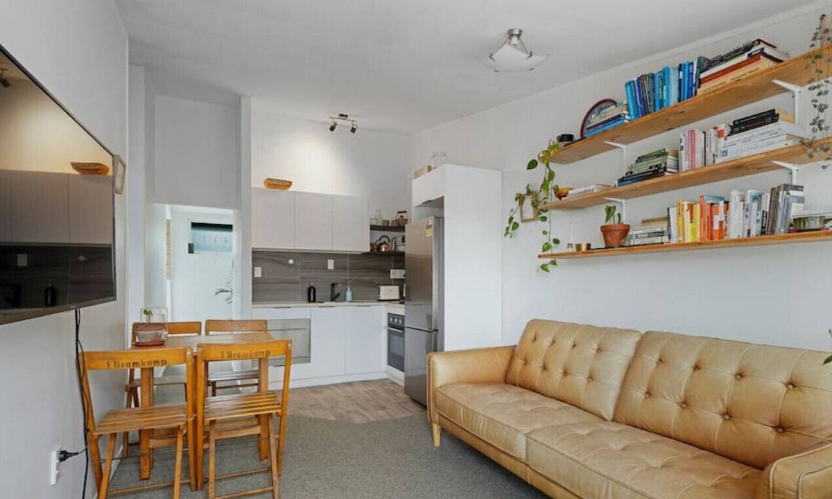 Kingsland Apartment | Central Quiet 2BR Apt | Free Wifi Easy Parking