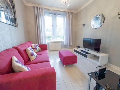 Renfrew Apartment | Central Renfrew 1BR Apt