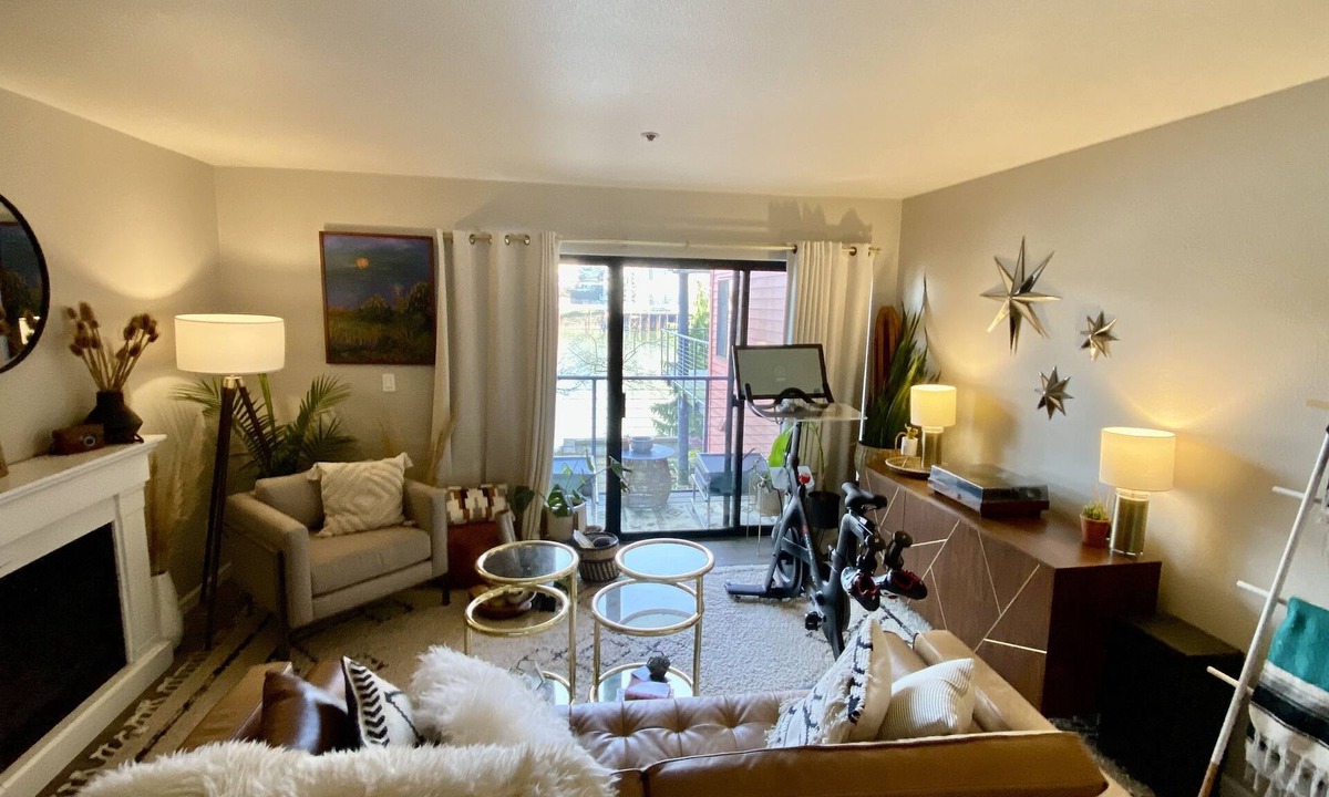 Old Town Chinatown Condo | Central Riverfront 1 bedroom condo with a view!