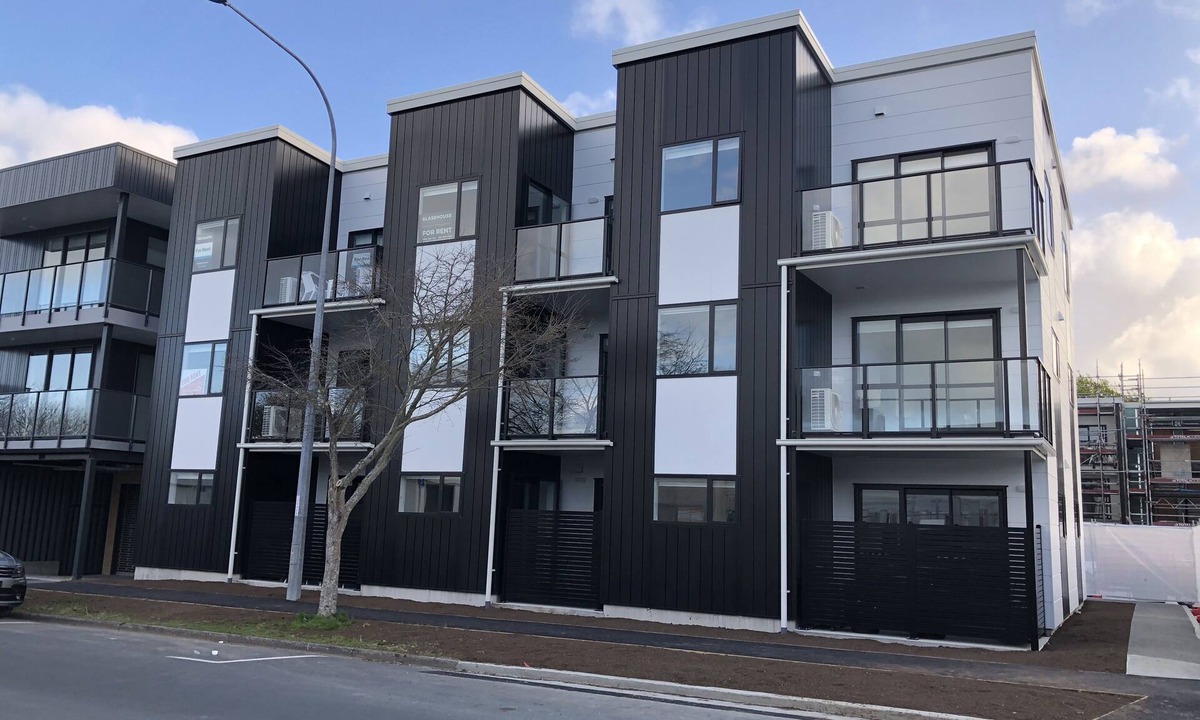 Hamilton Apartment | Central Stadium Apartment 101