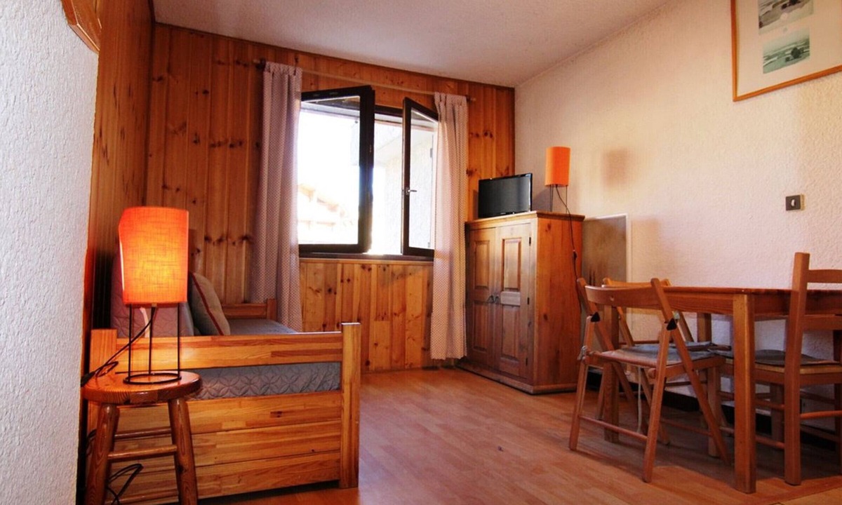 Jeux Apartment | Central Studio for 4 with Ski-In Access and Amenities in L'Alpe d'Huez