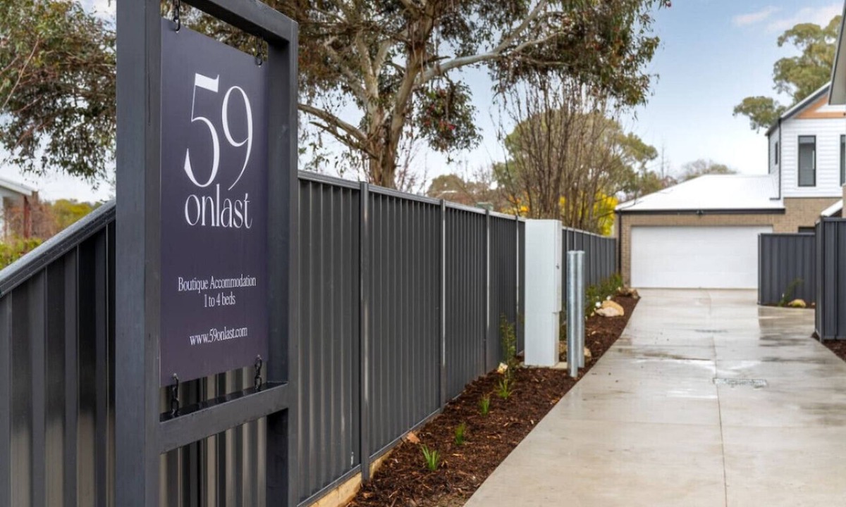 Beechworth Apartment | Central Studio in new townhouse!