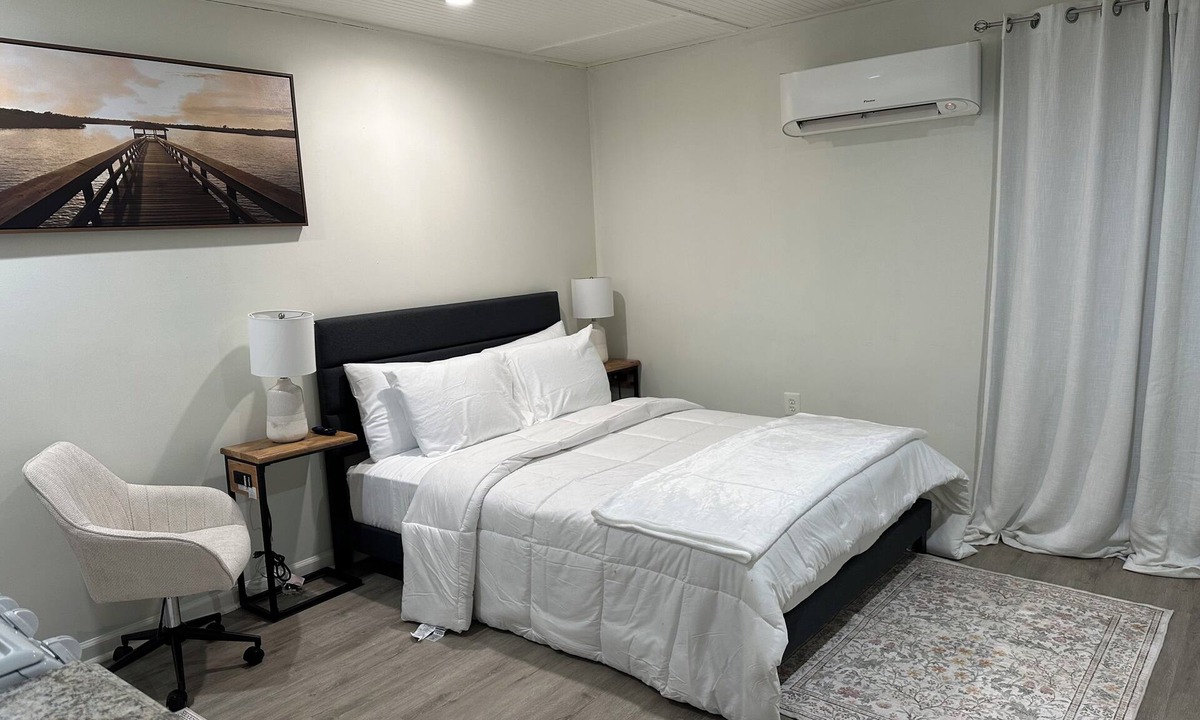 Calverton Apartment | Central studio with free parking