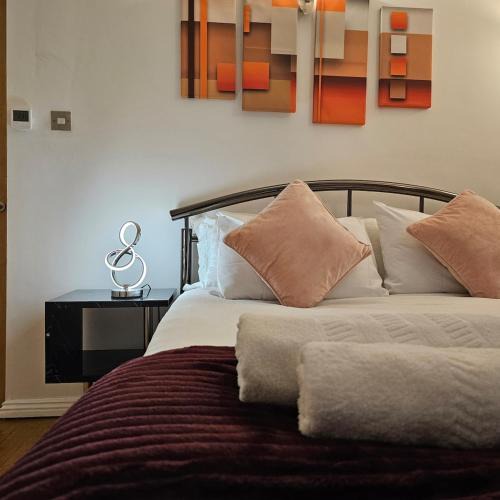 Cathedrals House | Central Suite and Private Patio!