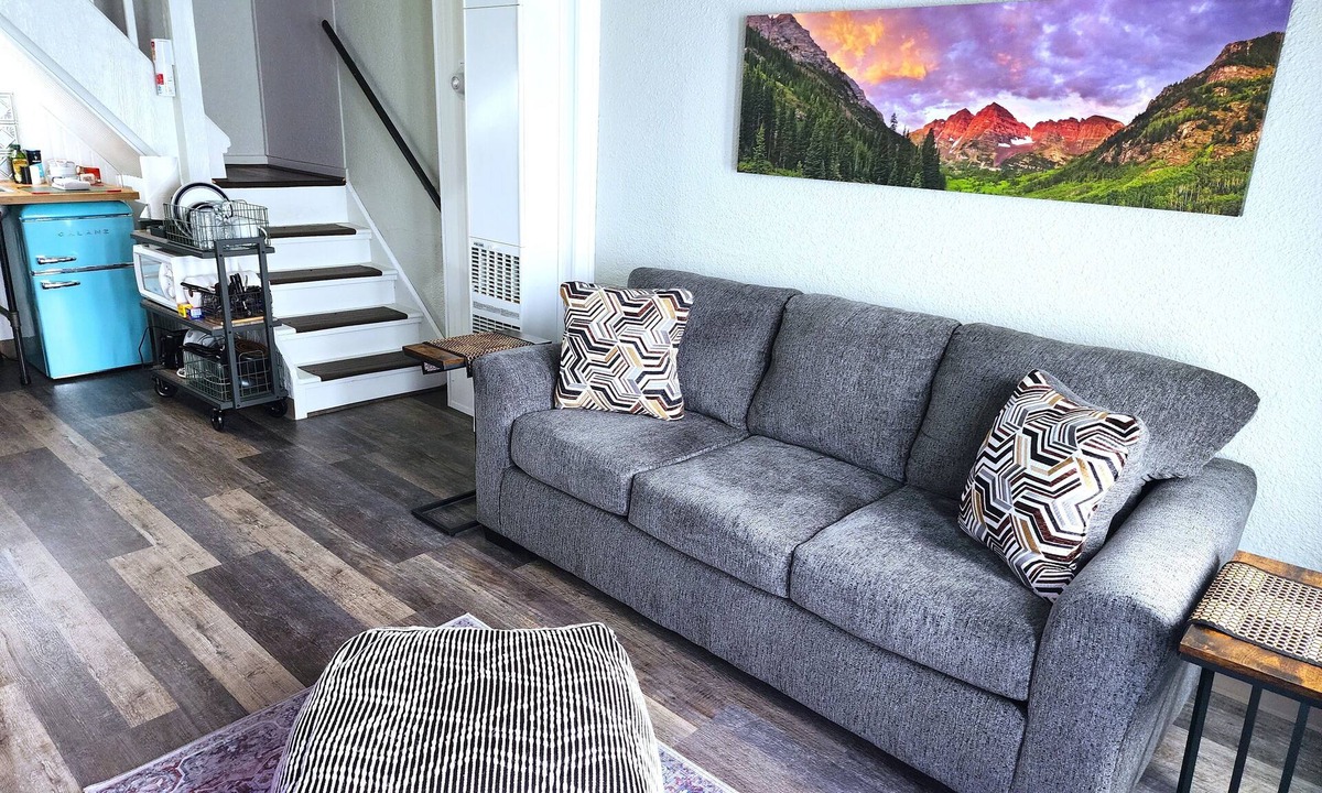 Pleasant View Apartment | Central Suite - Quiet 1BR, 10 Min to Red Rocks & Mines