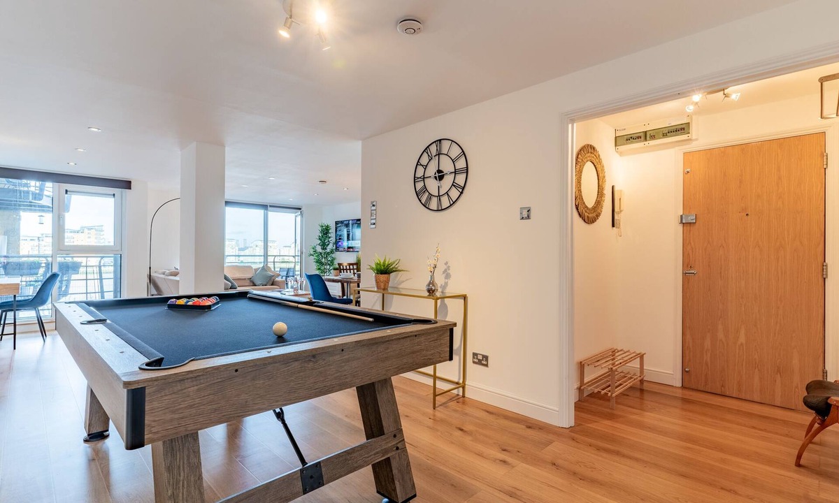 Greenwich West Apartment | Central Thames View 3BR by Sullivan Stays