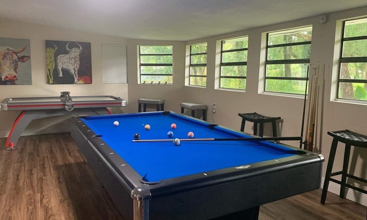 Conway House | Central to everything, tons of food options!