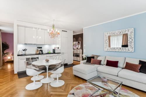 Center Apartment | Central Top Location AC Free Parking