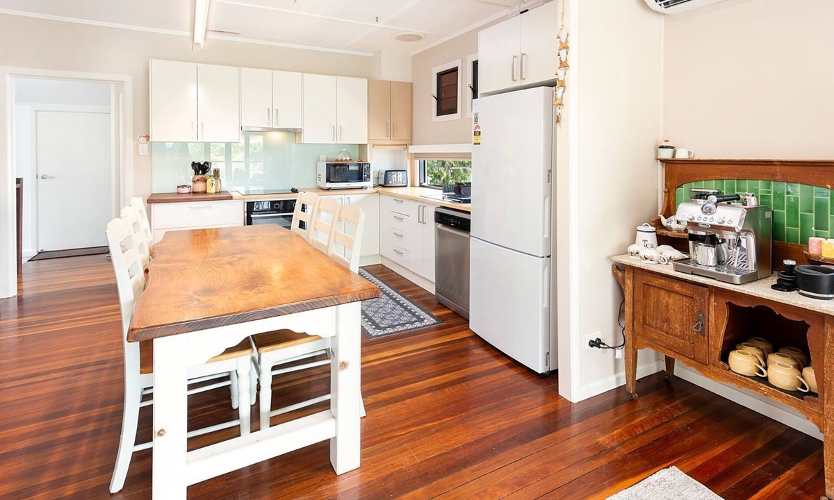 Torquay House | Central Torquay Treasure Close To Beach