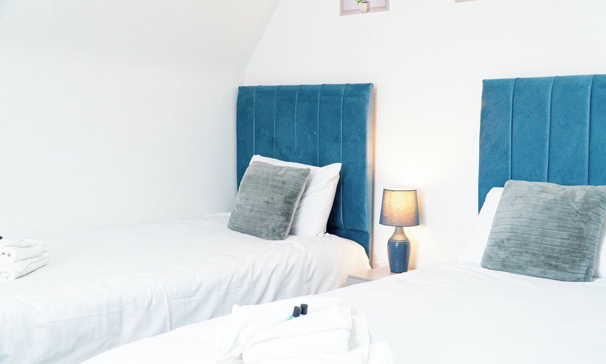 Adamsdown Apartment | Central twin bed apartment