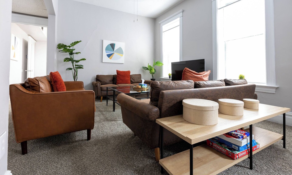 Central West End House | Central West End Comfort Spacious 5BR & Great Area