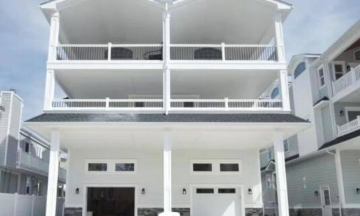 Sea Isle City House | Centrally located. Walking distance to everything. Elevator. 5 min walk to beach