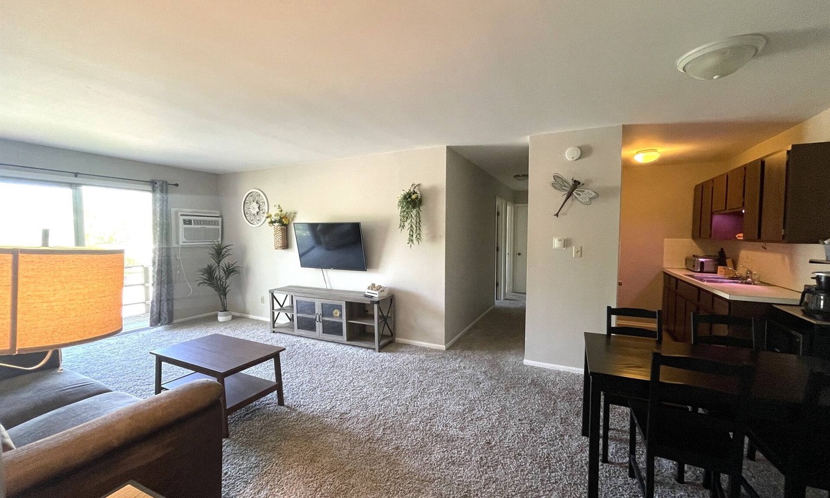 Bloomington Apartment | Centrally Located 2 Bedroom Apartment