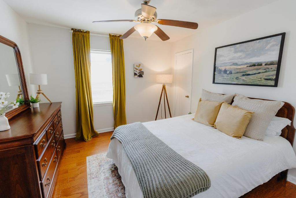 Midtown Apartment | Centrally Located 2BR Overton Square Unit 2 Fast WiFi Free Parking Yes Pets