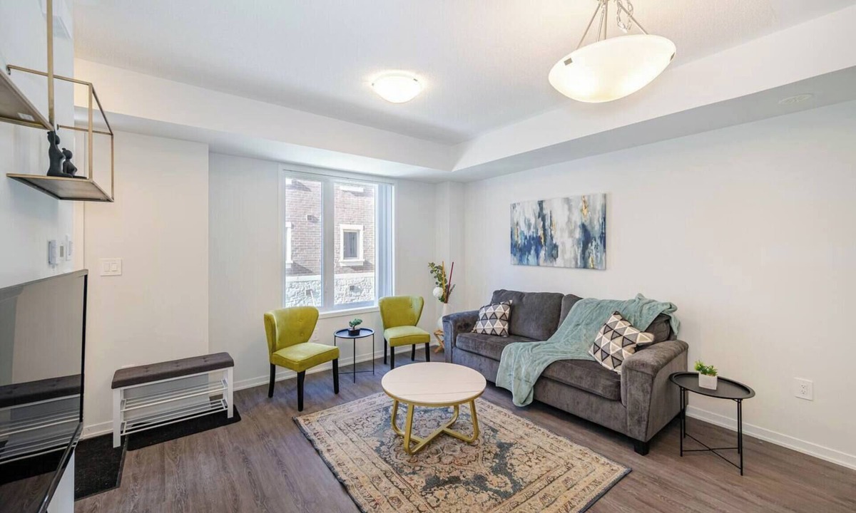 Vaughan House | Centrally Located 3-Bedroom Townhouse in Vaughan