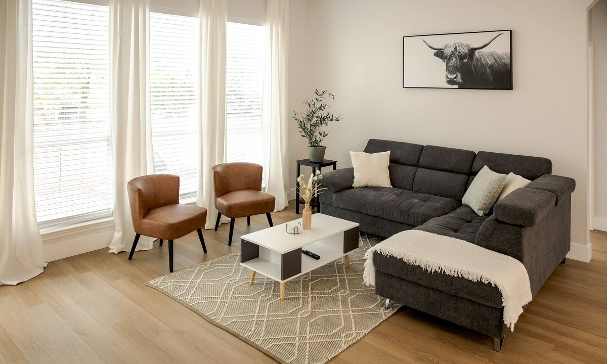 San Antonio House | Centrally located 3 bedroom home inside Loop 1604 (30 night minimum stay)
