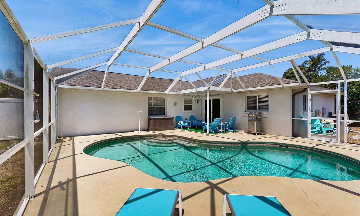 Trailer Estates House | Centrally located and dog friendly with heated pool, WIFI, pool table and WD