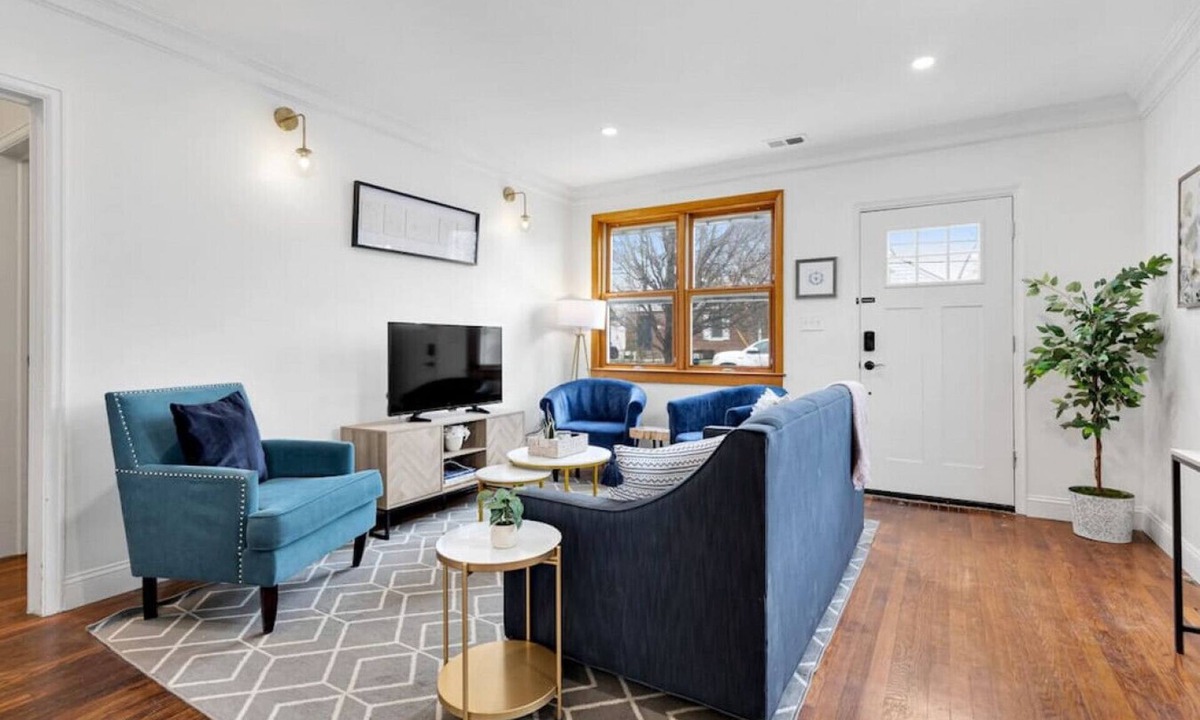 Arlington House | Centrally Located Arlington Bungalow