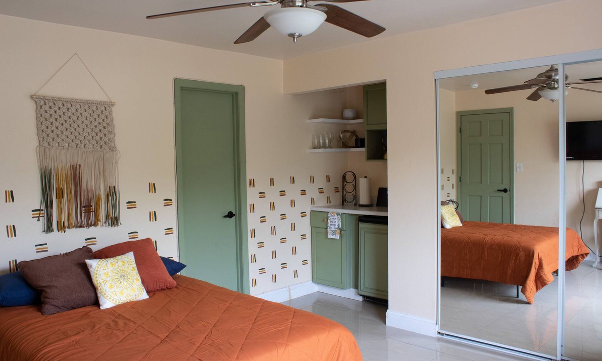 Golden Gate House | Centrally Located Boho Private BdR - 7 mi to beach