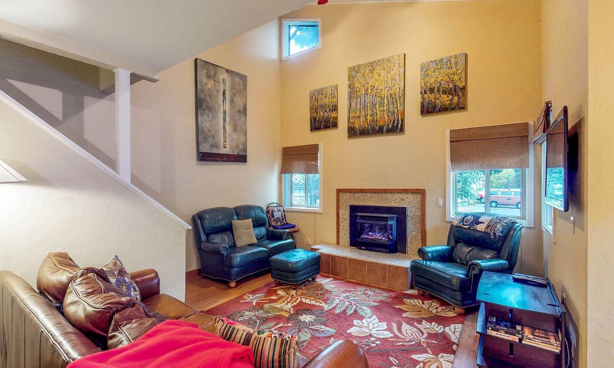 Ketchum Condo | Centrally located condo with mountain views - on bike path