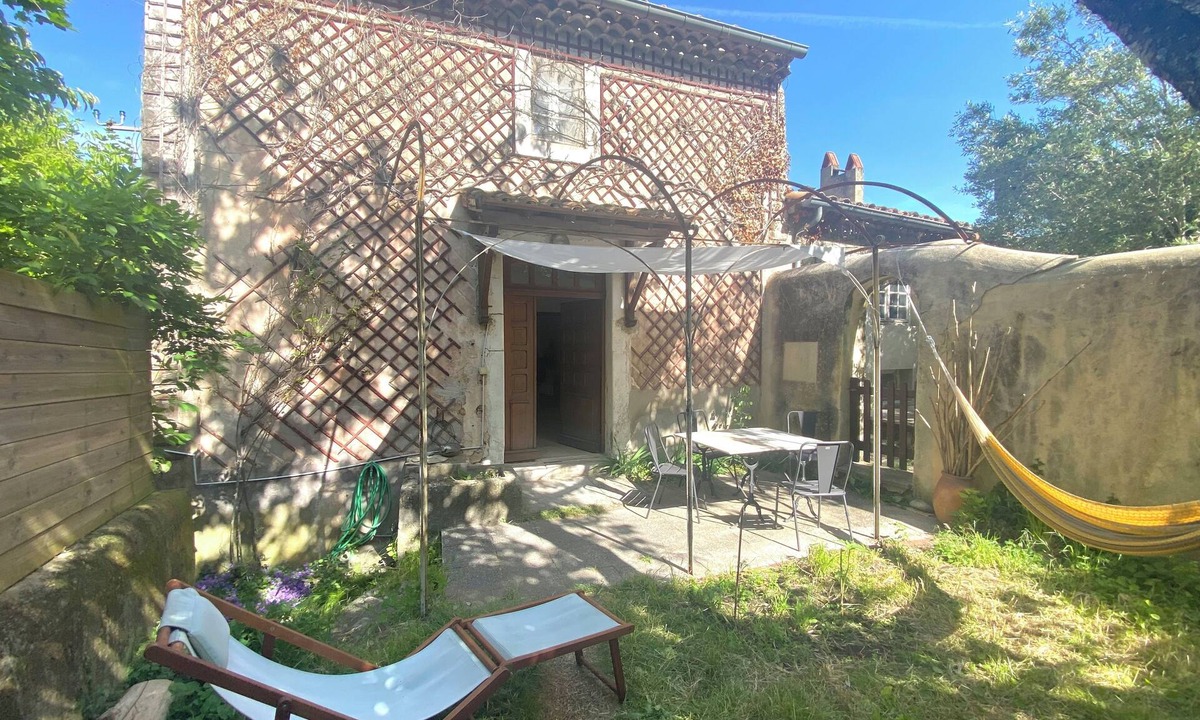 Dieulefit House | Centrally located house with garden