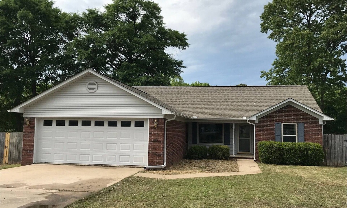 Cabot House | Centrally located in Cabot