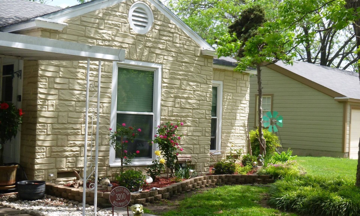 University House | Centrally Located In The Middle of Waco!