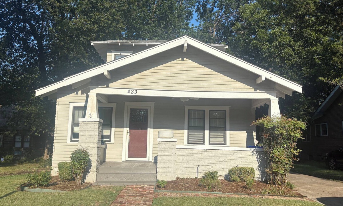 Norman House | Centrally Located Lahoma Bungalow