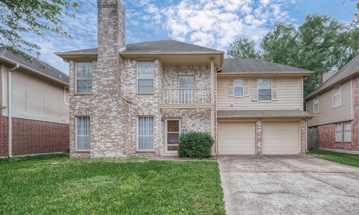 Clear Lake House | Centrally located! Minutes from Bay Brook Mall and NASA!