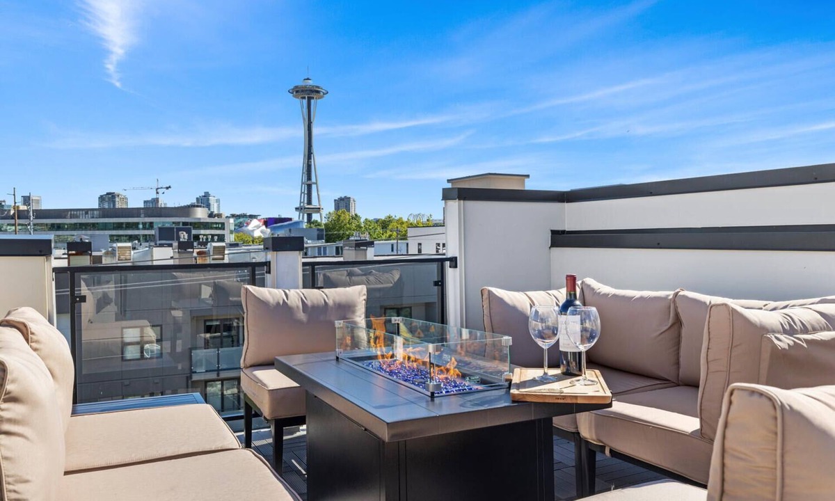 Lower Queen Anne House | Centrally located, modern Seattle townhome breathtaking SpaceNeedle views!