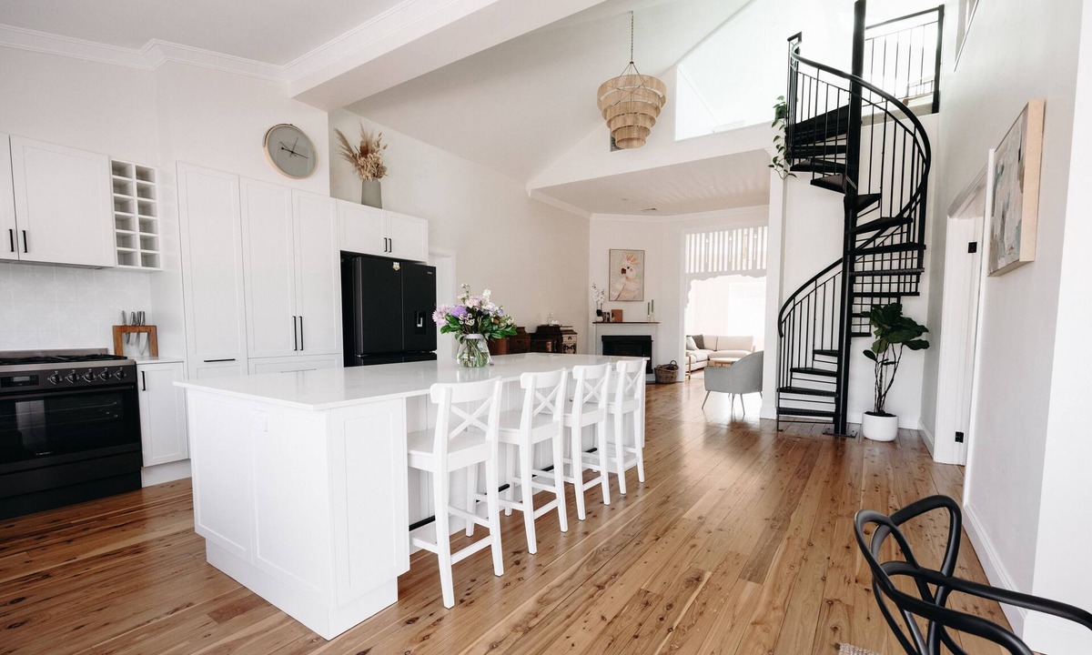 Parkes Cottage | Centrally Located Spacious & Luxurious Cottage