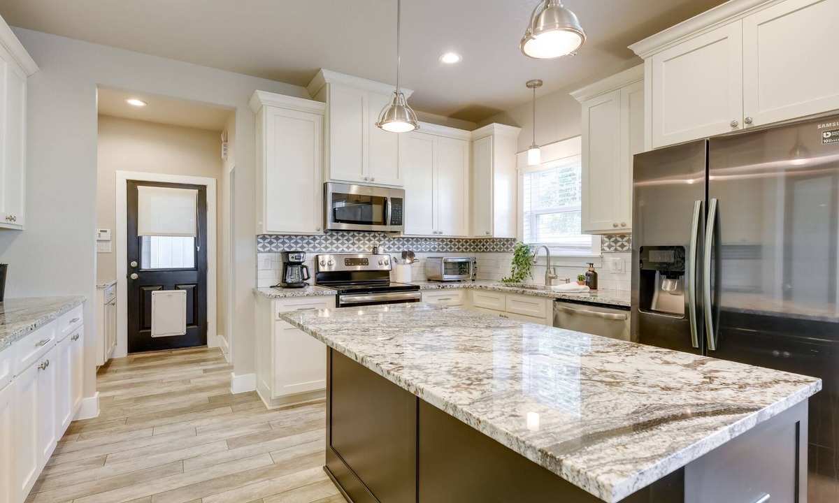 Eastside Promise Neighborhood Cottage | Centrally Located Stunning 3BR 2BA Near Downtown