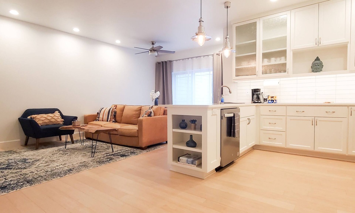 Harlow House | Centrally Located