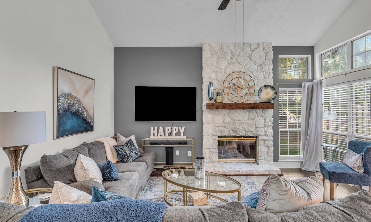 Indianapolis House | Centrally Located Retreat