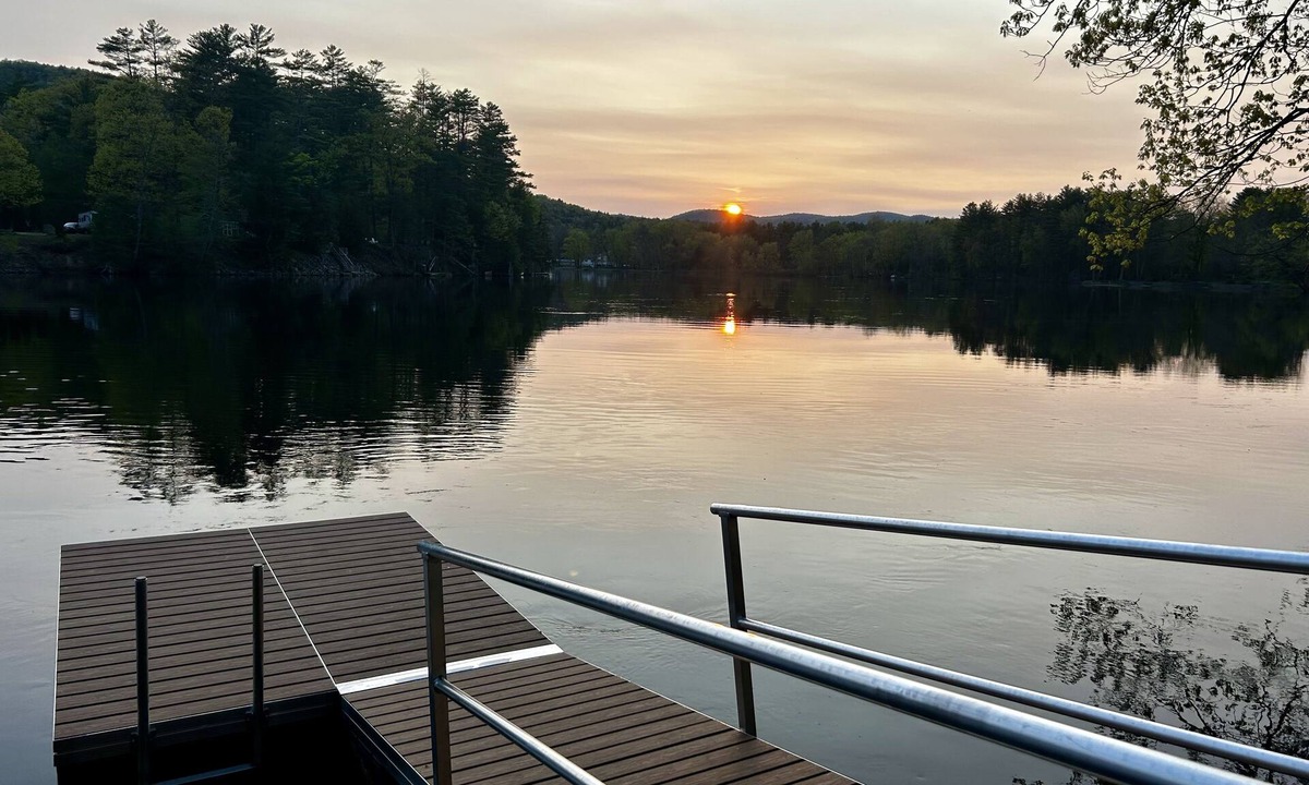 Lake Luzerne-Hadley Cottage | Centrally located, modern riverfront cottage