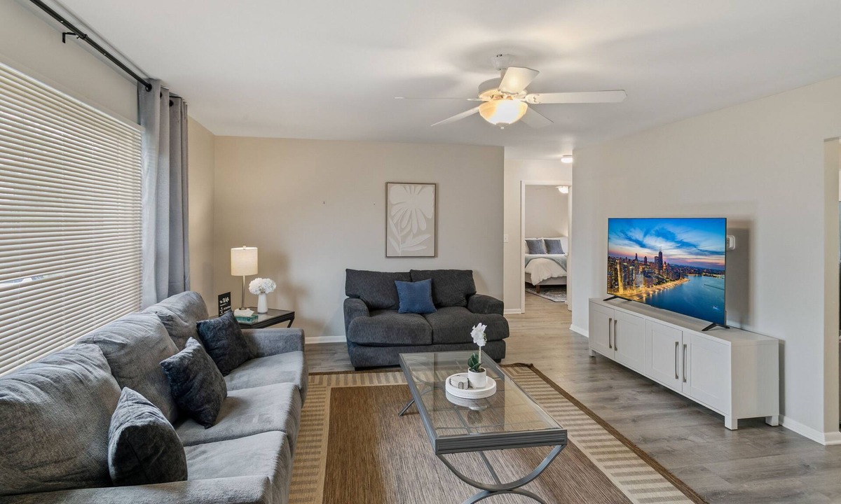 Libertyville Apartment | Centrally Located 2 Bedroom