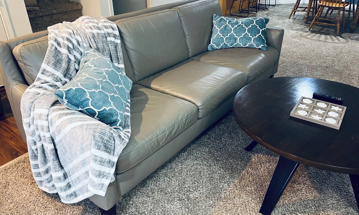 Retsil House | Centrally located, chic, & simple near downtown