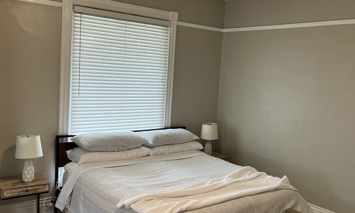 Deer Park House | Centrally located, very walkable to bars and restaurants. 7 minutes to Downtown!
