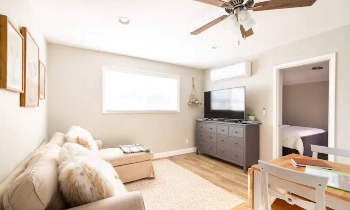 Tempe Cottage | Centrally located w/hiking!