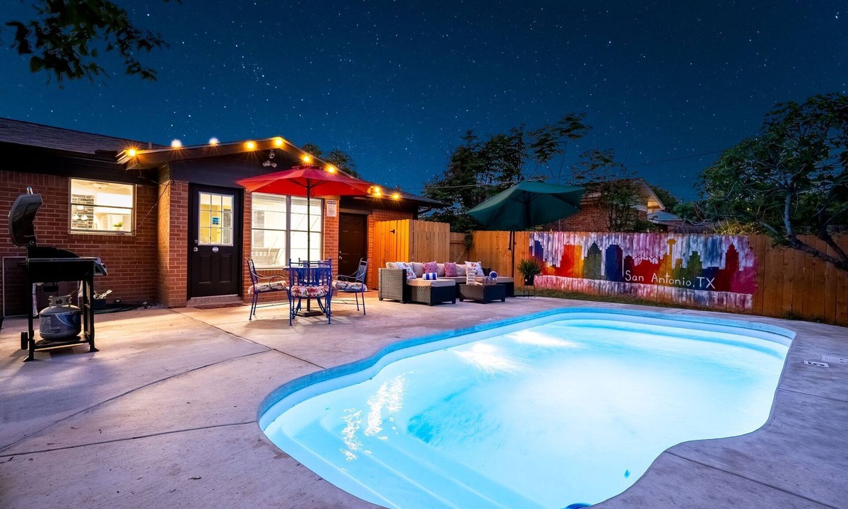 Shearer Hills - Ridgeview House | Centrally Located with Private Pool, King Beds, Game Room, BMT Grads, & Backyard