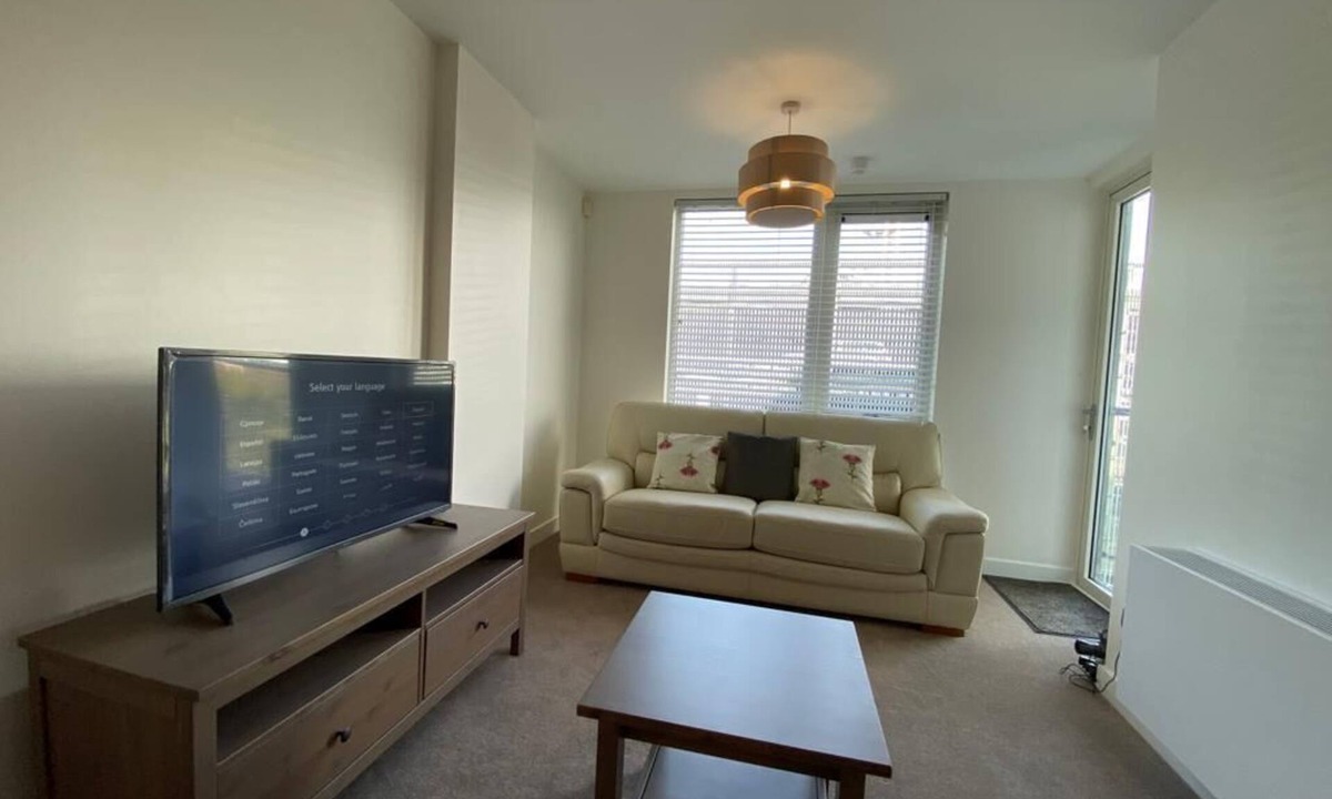 Central Milton Keynes Apartment | CentralMK-The Hub- 1 Bedroom Hall Kitchen Parking