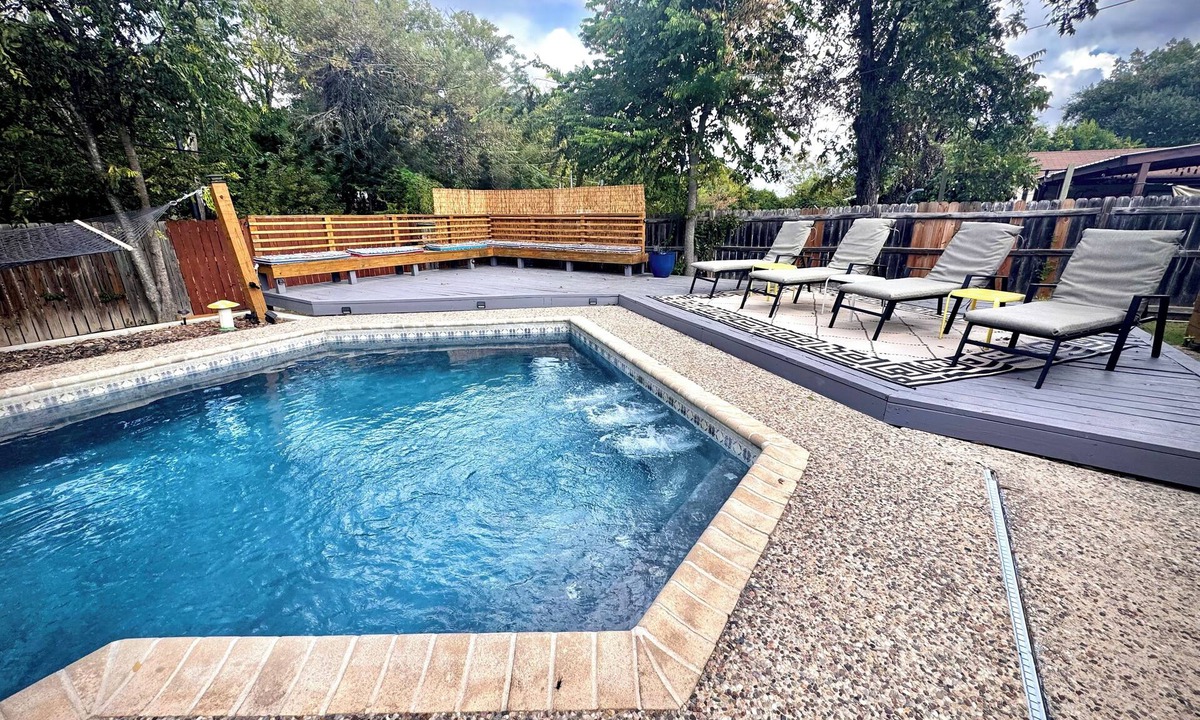 San Antonio House | CentralSA 4-bed 3-full bath house w/private heated-pool