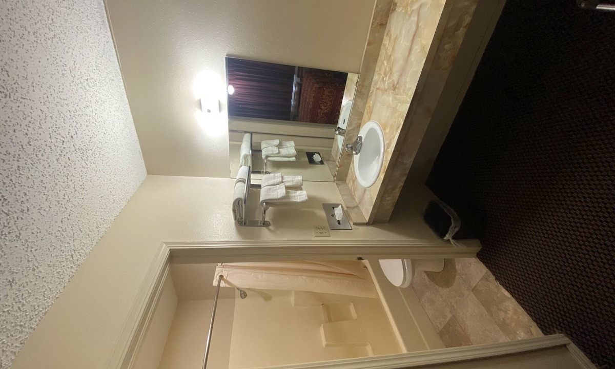 Marlow Hotel | Century inn motel