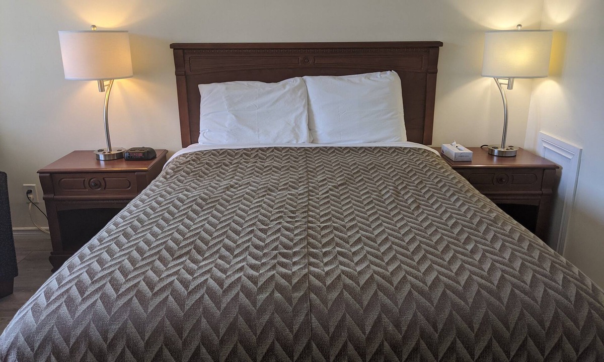 Cornwall Hotel | Century motel