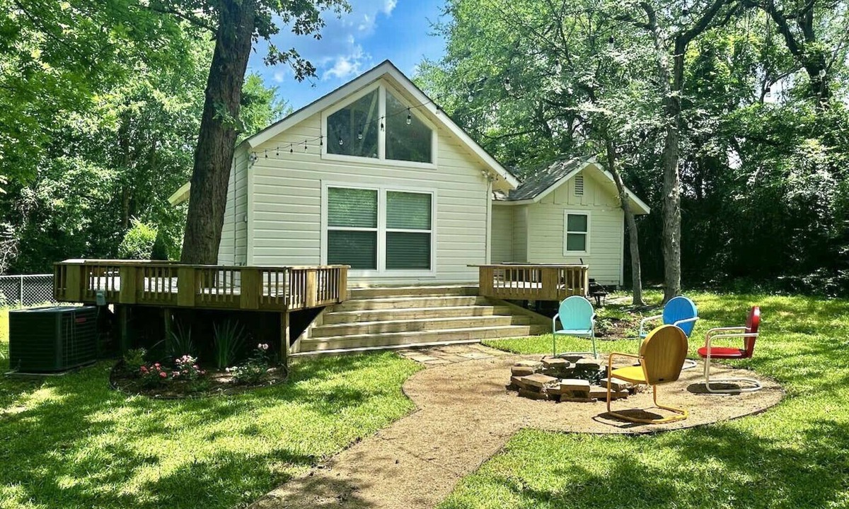 College Station House | Century Oak Retreat ~ Aggieland Vacation Rentals