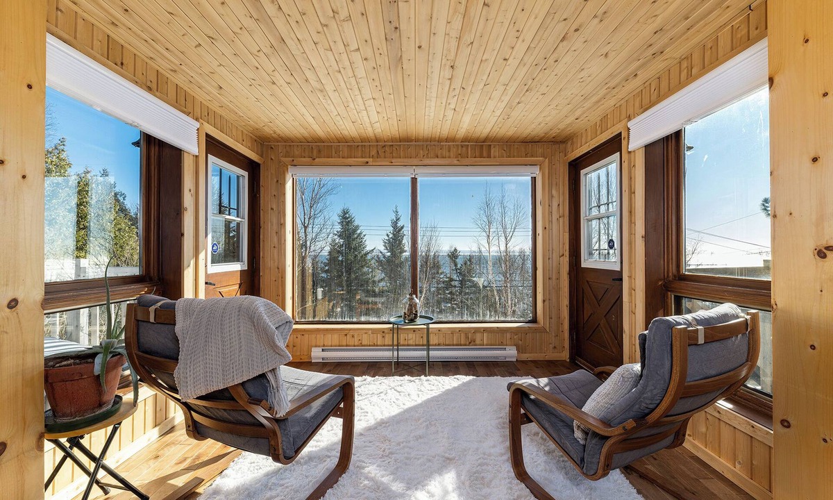 La Malbaie House | Century-old home in a wooded area